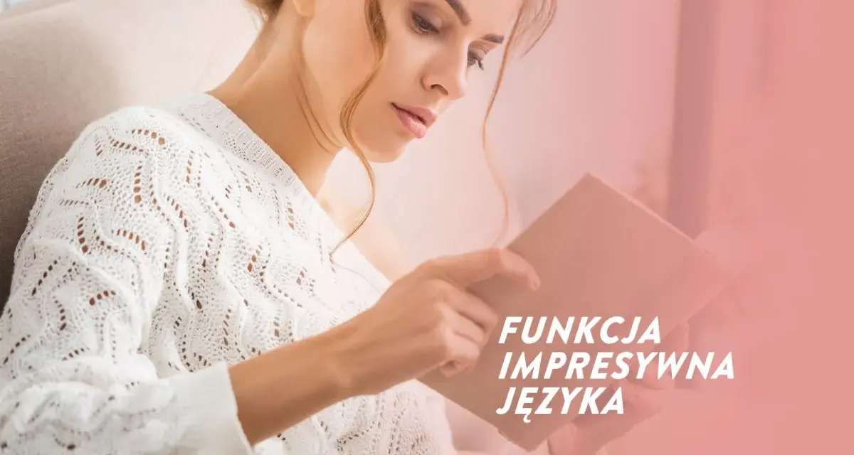 Kobieta w białym swetrze czyta książkę, zgłębiając funkcję impresywną języka.