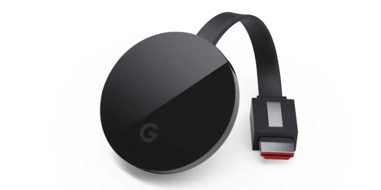 Czarny Chromecast z logo Google i kablem HDMI. Dowiedz się, jak podłączyć Chromecast do telewizora.