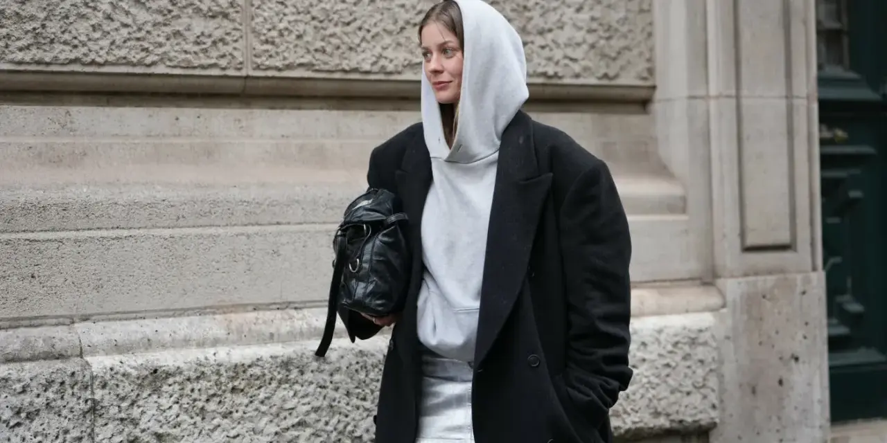 Jakie bluzy są modne? Trendy, stylizacje i porady eksperta.