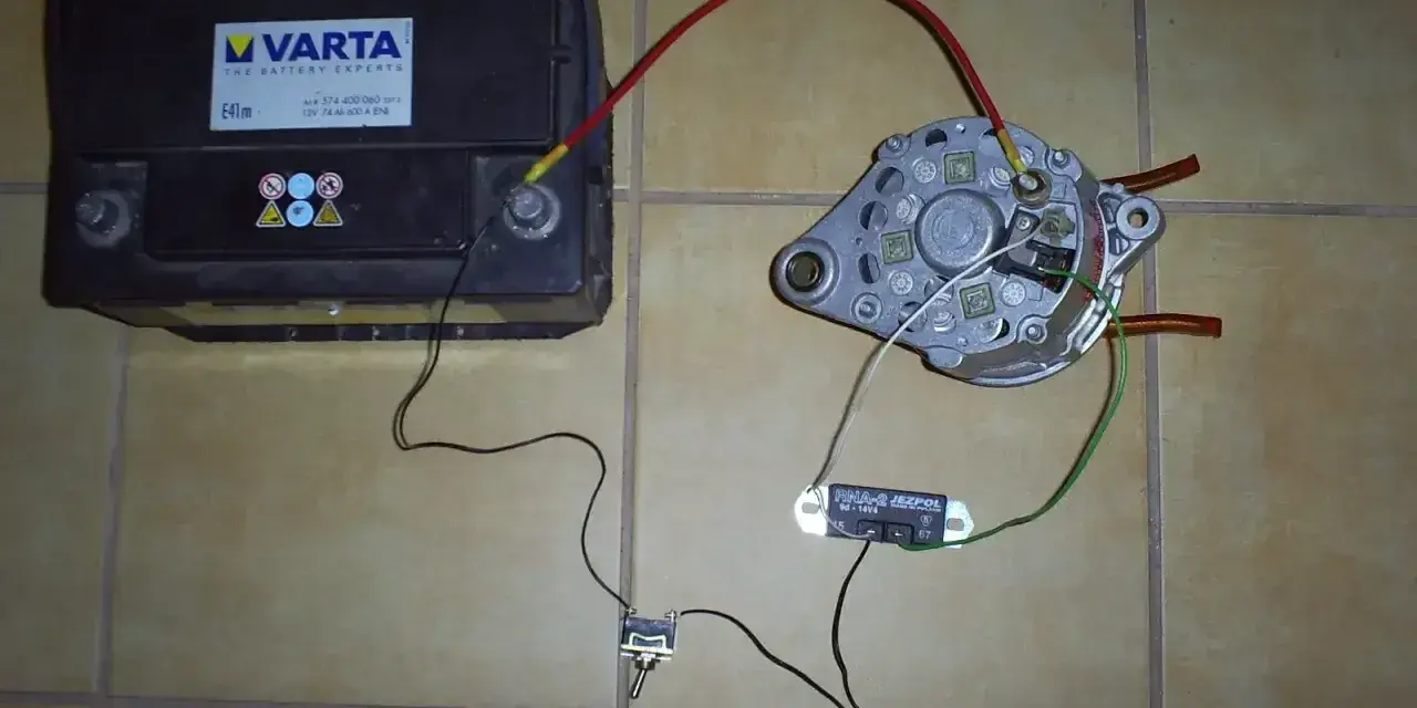 Schemat podłączenia regulatora napięcia do prądnicy C-330: akumulator, prądnica, przełącznik i żarówka.