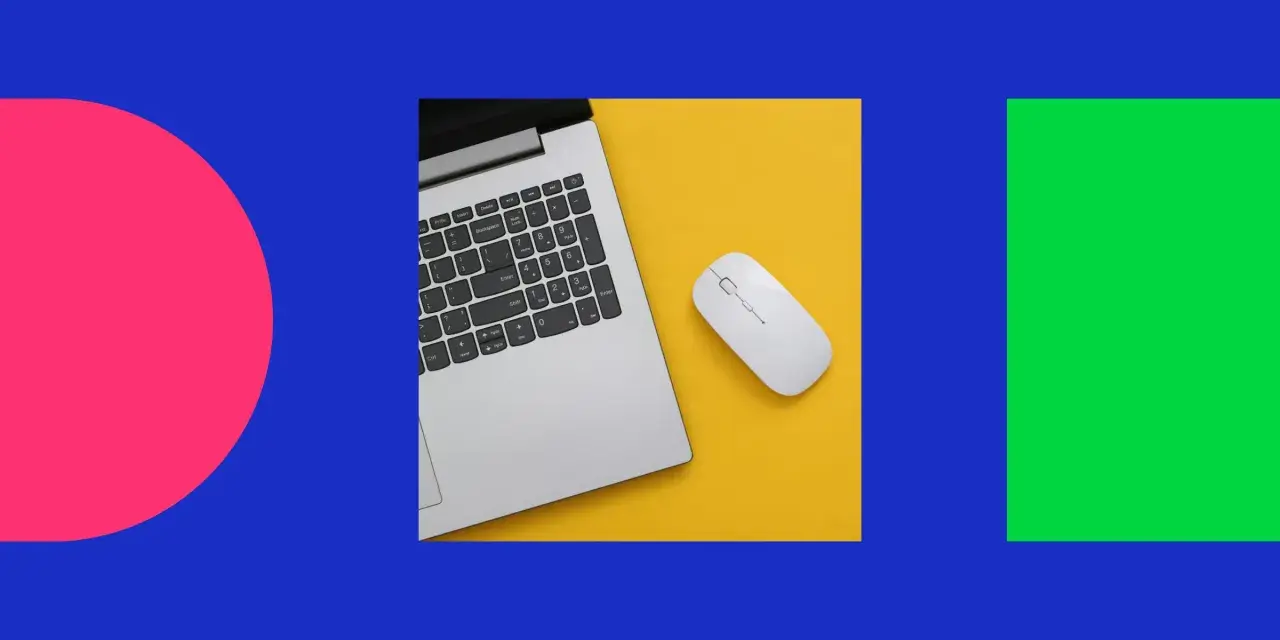 En laptop och en vit mus på en gul bakgrund. En illustration av bra kompetenser för digitalt arbete.