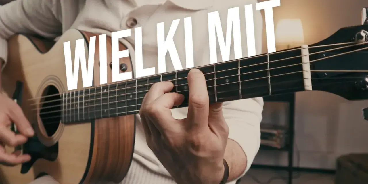 Ręce grające na gitarze, tekst "WIELKI MIT" sugeruje, że samodzielna nauka gry na gitarze jest możliwa.