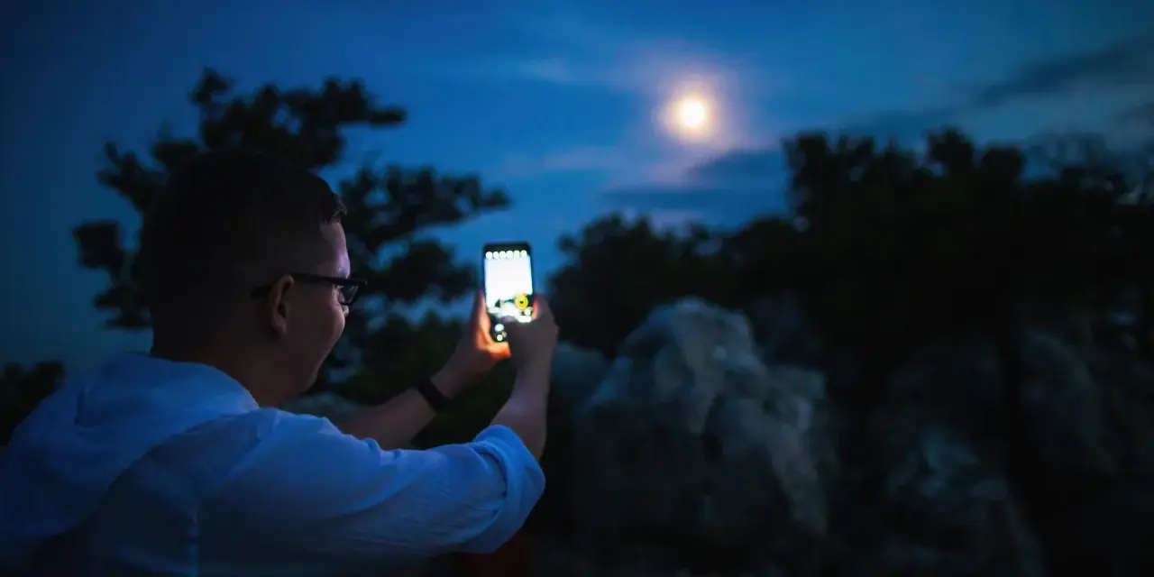 Zdjęcie Księżyca bez białej plamy? Poradnik smartfon/aparat!