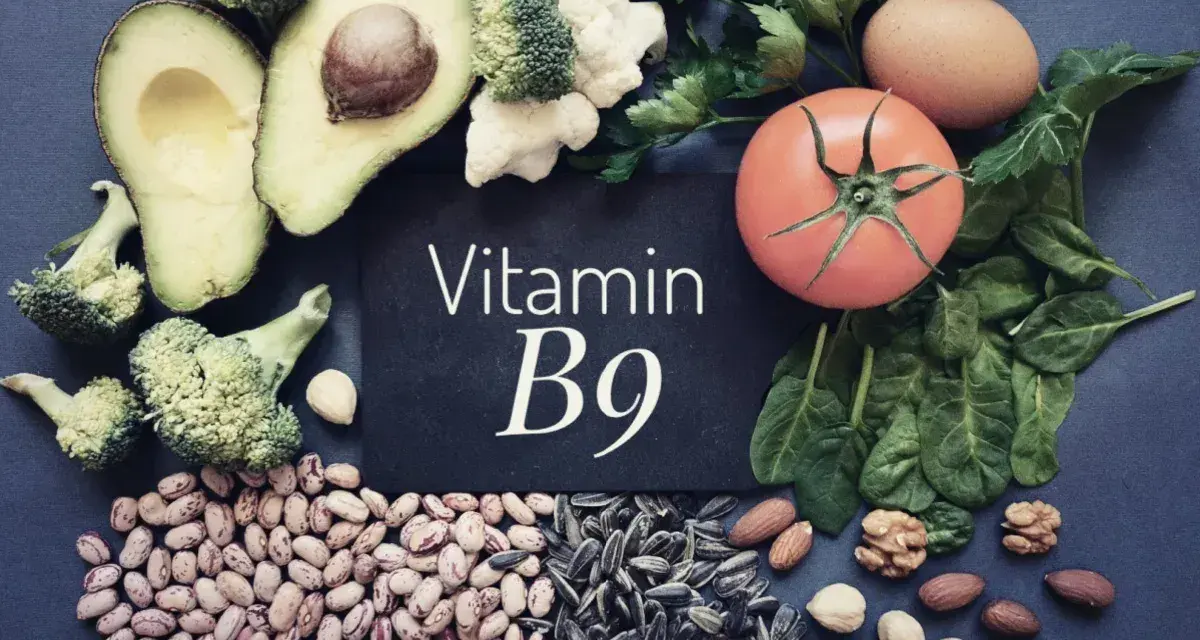Frukt, grönsaker och nötter som är rika på folsyra vitamin B9.