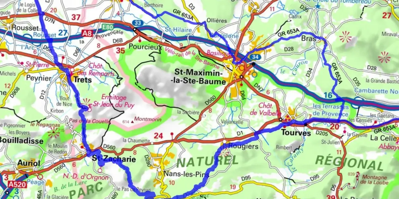 Carte des sentiers de la Sainte-Baume, idéale pour une randonnée.