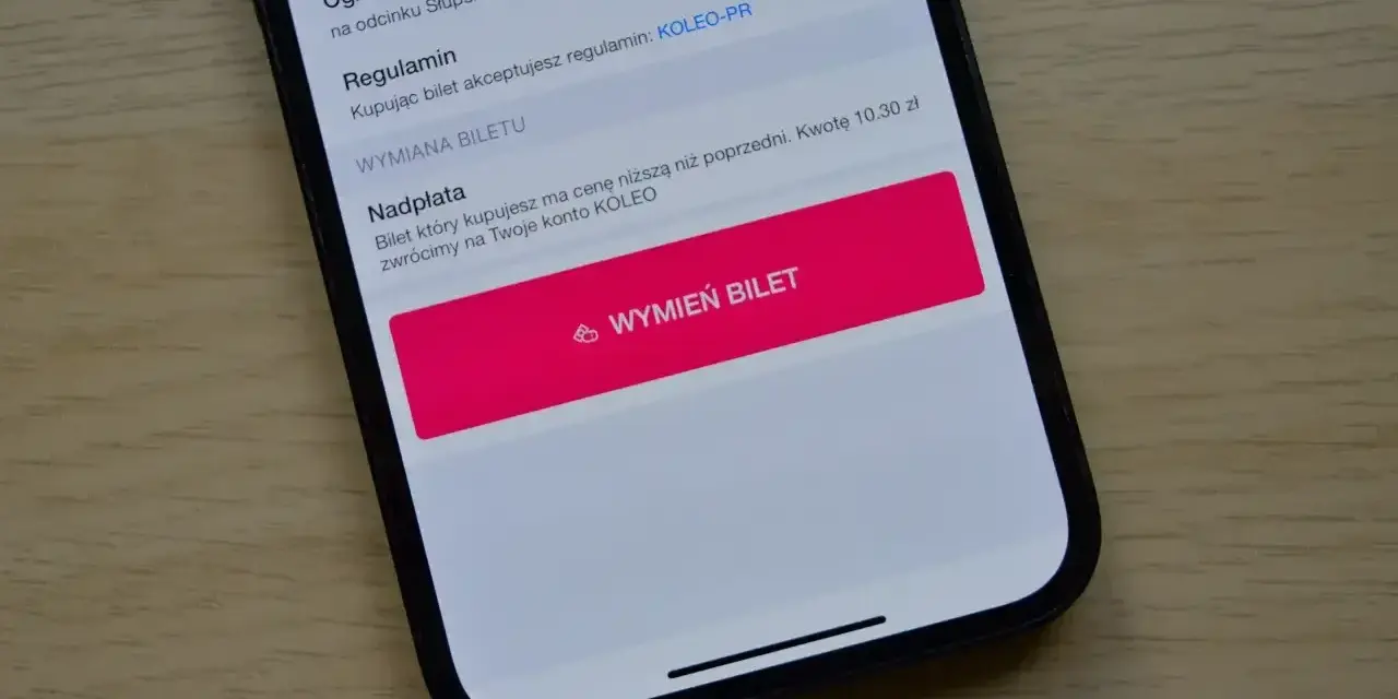 Ekran aplikacji mobilnej z opcją wymiany biletu PKP. Możliwy zwrot biletu online z nadpłatą 10.30 zł na konto KOLEO.