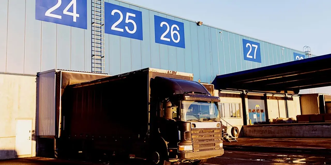 Stawka za kilometr busa 3.5t: Jak wycenić transport i nie stracić?