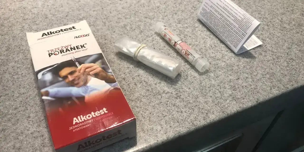 Alkomat na stacji benzynowej. Jednorazowy alkomat "Trzeźwy Poranek" i instrukcja.