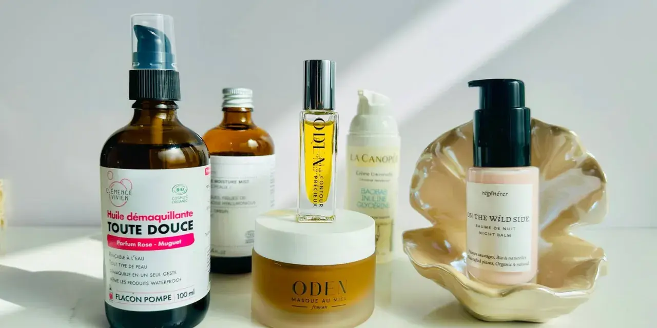 Routine peau sèche : huile démaquillante, brume hydratante, baume de nuit et masque au miel pour une peau nourrie et apaisée.