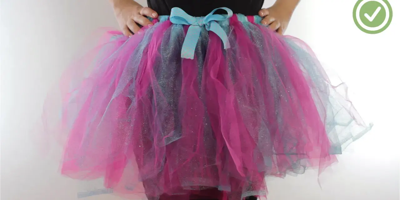 Jolie jupe tutu adulte rose et bleu, avec un nœud. Pour un tel volume, combien de mètre de tulle pour faire un tutu adulte ?