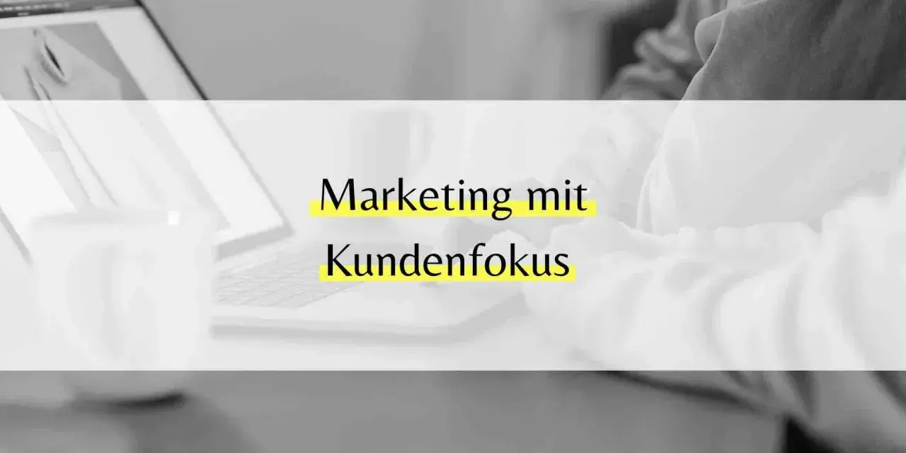 Marketing mit Kundenfokus: Eine Person arbeitet am Laptop, um die Bedürfnisse der Kunden zu verstehen und maßgeschneiderte Lösungen zu entwickeln.