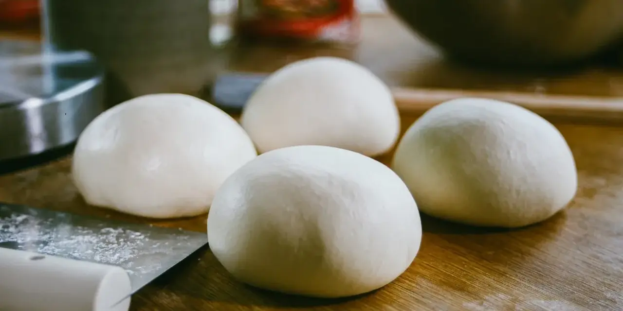 Domowa pizza bez wysiłku? Mroź ciasto na pizzę jak ekspert!