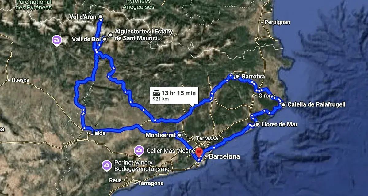 Map showing the hop on hop off Barcelona blue route, a 921 km journey through Catalonia, including stops in Girona and Montserrat.