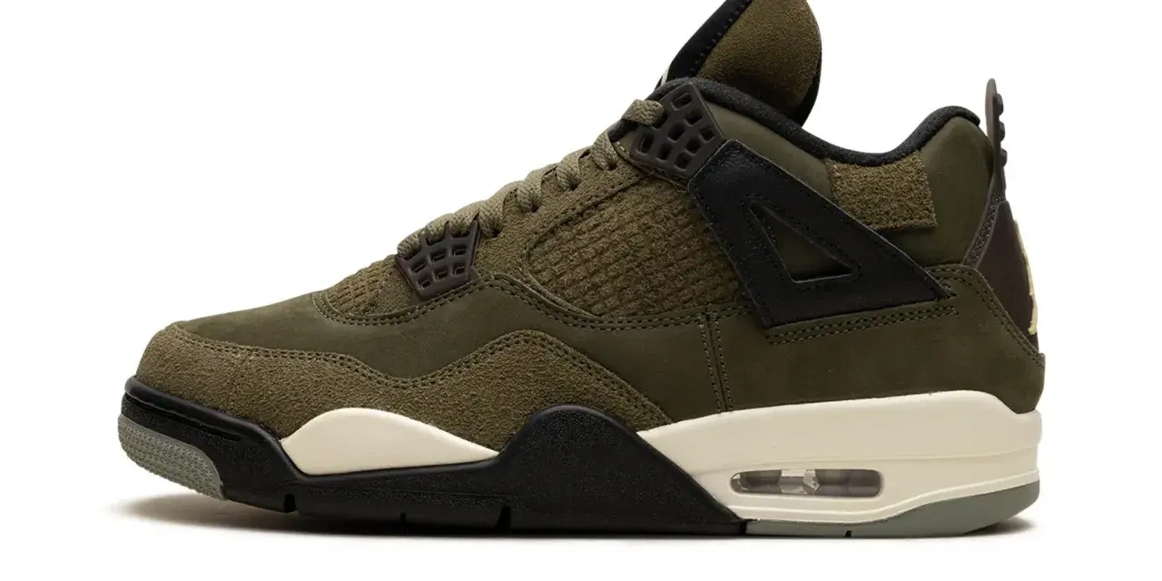 Sneaker Jordan 4 color verde militare, con dettagli in camoscio e tessuto tecnico. Un look audace per chi ama lo stile 420.