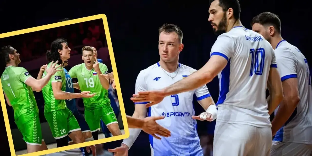 Słoweńscy siatkarze w zielonych strojach dyskutują, podczas gdy ich koledzy w białych strojach z niebieskimi detalami czekają na boisku. Reprezentacja Słowenii w piłce siatkowej kobiet walczy o zwycięstwo.