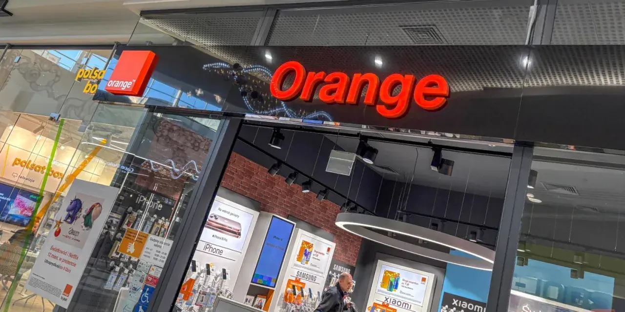 Salon Orange z ofertą smartfonów i usług. Sprawdź, czy Twój rok ważności konta Orange jest aktualny!