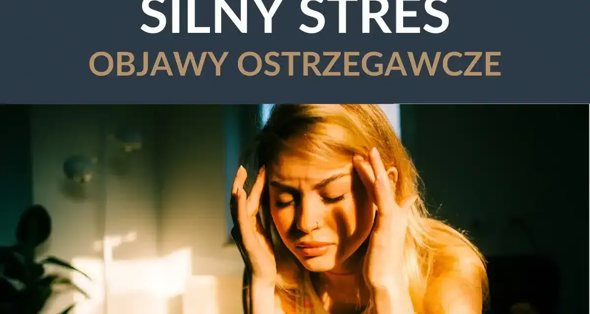 Kobieta zamyka oczy, trzymając się za skronie. Widać wyraźne objawy silnego stresu, takie jak napięcie i ból głowy.