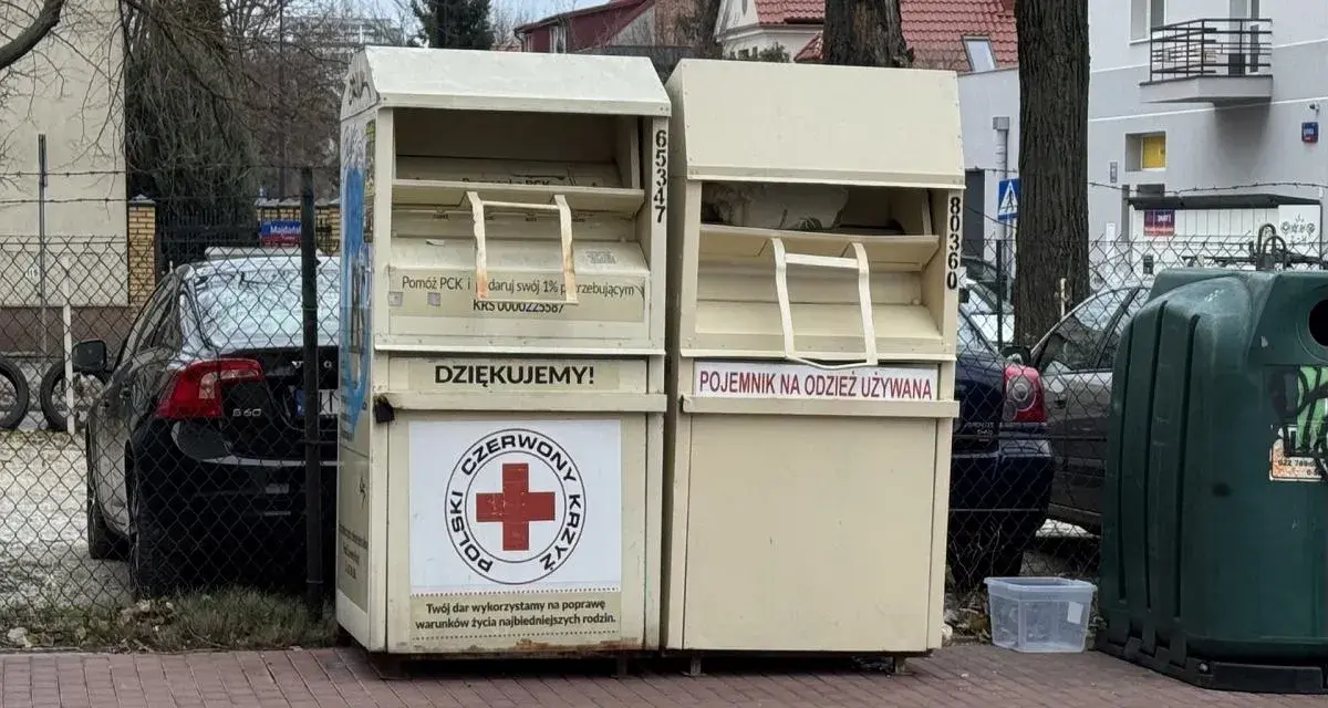 Pojemniki na odzież używaną. Tutaj możesz oddawać ubrania, które posłużą innym.