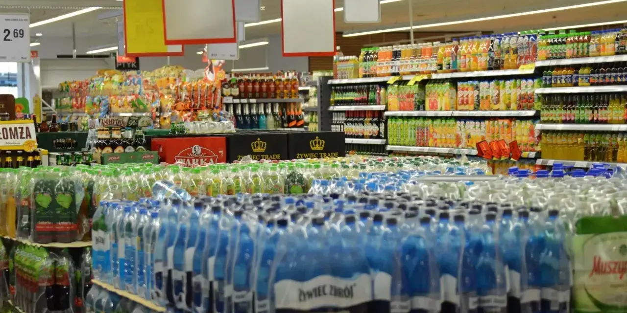 Znane marki napojów: odkryj, które są najpopularniejsze w Polsce
