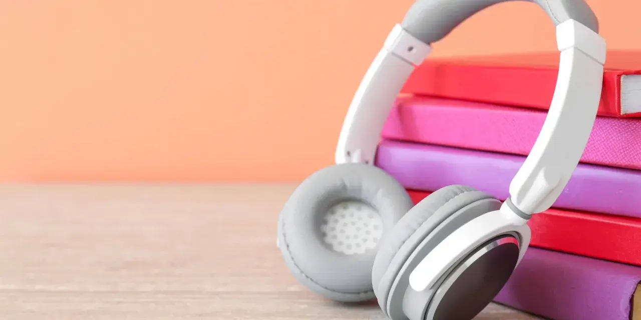 Słuchawki neodymowe czy dynamiczne? Wybór zależy od tego, czy wolisz słuchać audiobooków, czy muzyki.