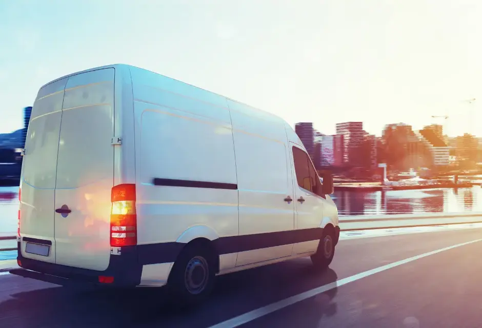 Ile bierze bus za kilometr? Odkryj ukryte koszty transportu w Polsce