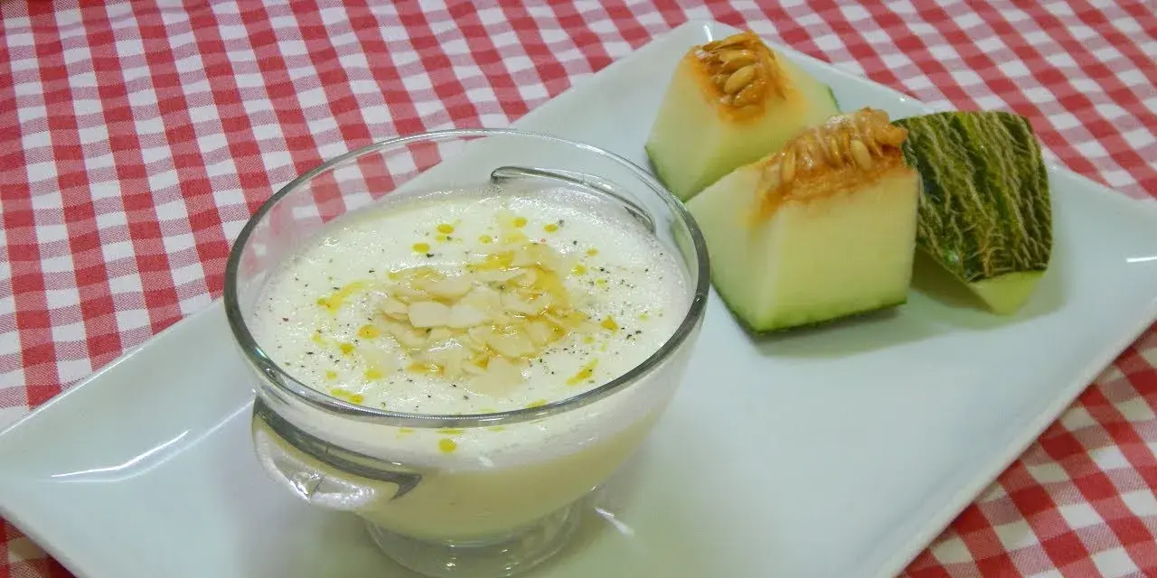 La sopa de melón con yogur perfecta: trucos y receta fácil
