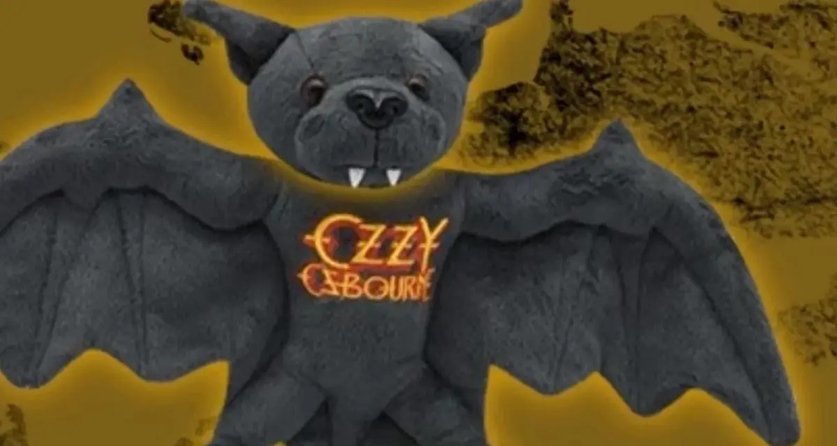 Pluszowy nietoperz z logo Ozzy Osbourne. Idealny dla fanów księcia ciemności.