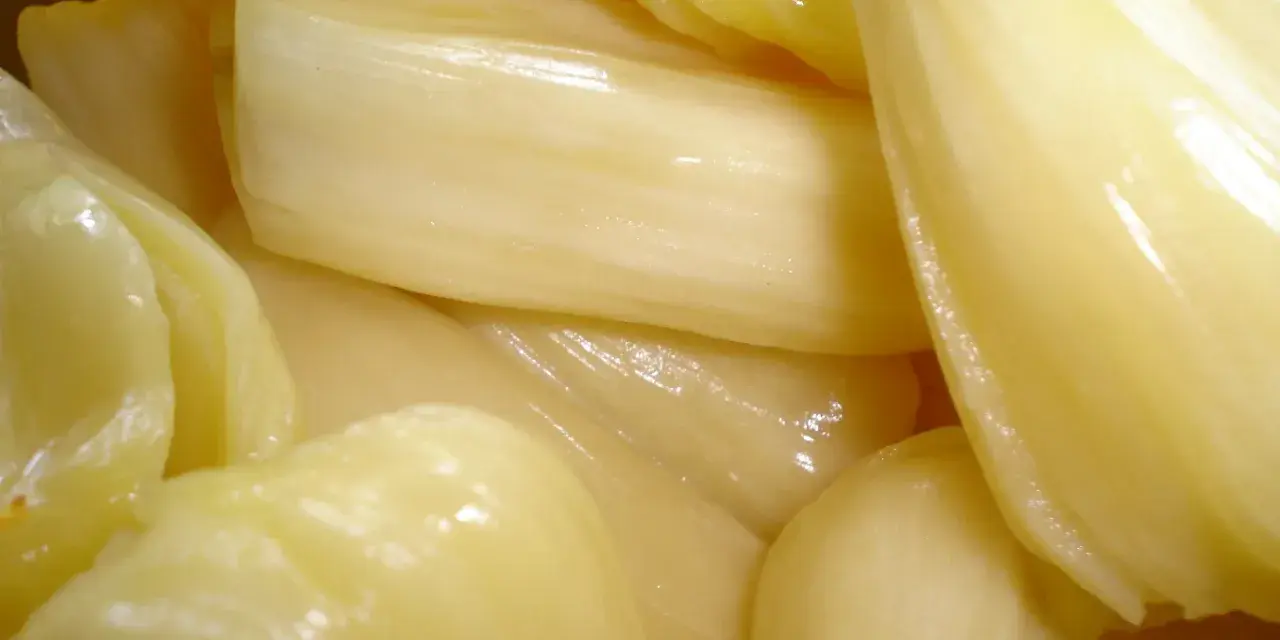 Mięsiste, żółtawe kawałki owocu jackfruit, często mylonego z czymś innym. To właśnie jackfruit, co to jest?