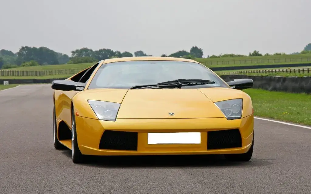 Ile kosztuje złote lamborghini? Zaskakujące ceny i czynniki wpływające na wartość