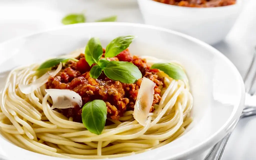 Skąd pochodzi spaghetti? Tajemnice i historie, które zaskakują