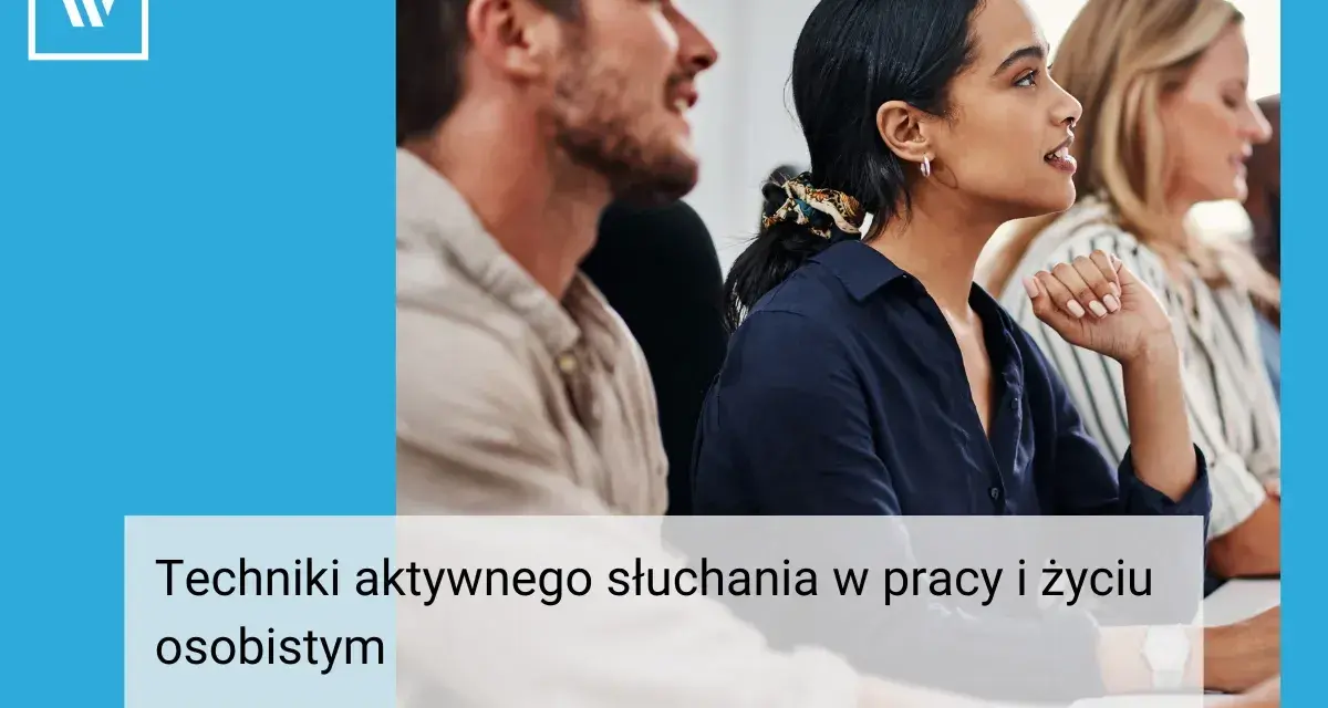 Ludzie uważnie słuchają podczas szkolenia. Dowiedz się, jak słuchać aktywnie w pracy i życiu osobistym.