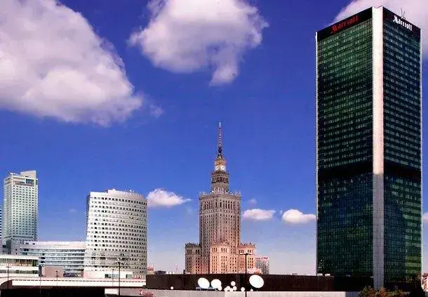 Ile pięter ma hotel Marriott w Warszawie? Zaskakujące fakty o wysokości