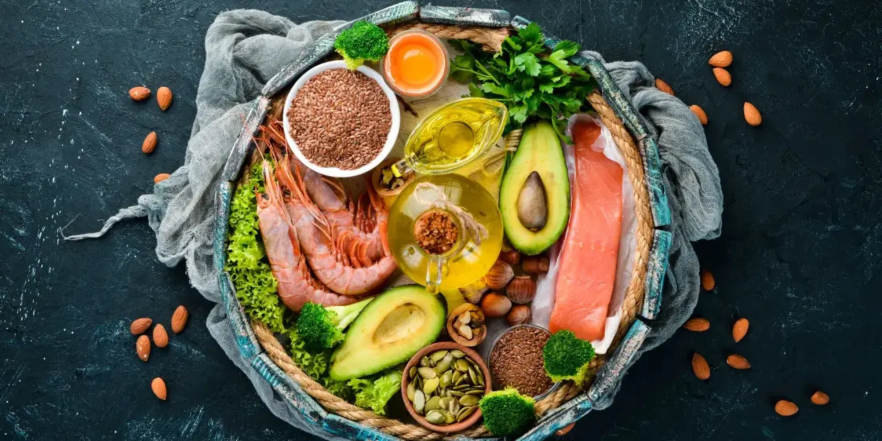 Krewetki, łosoś, awokado, siemię lniane, pestki dyni, orzechy i oleje to źródła omega-6.