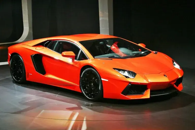 Ile pali Lamborghini Aventador? Zaskakujące fakty o spalaniu