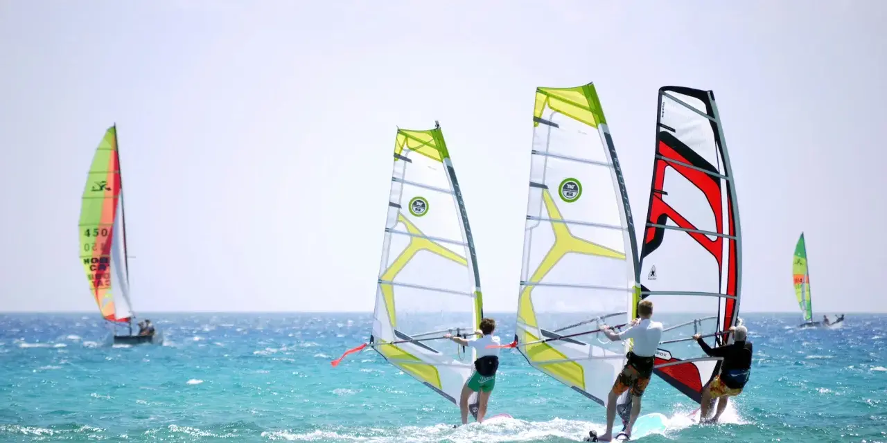 Windsurfing: Czy to trudne? Odkryj, jak łatwo zacząć!