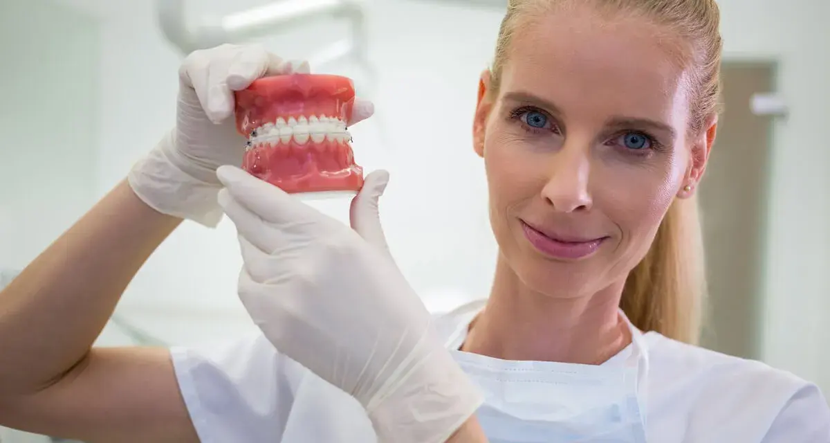 Ile zarabia dentysta? Mediana, specjalizacje, własny gabinet