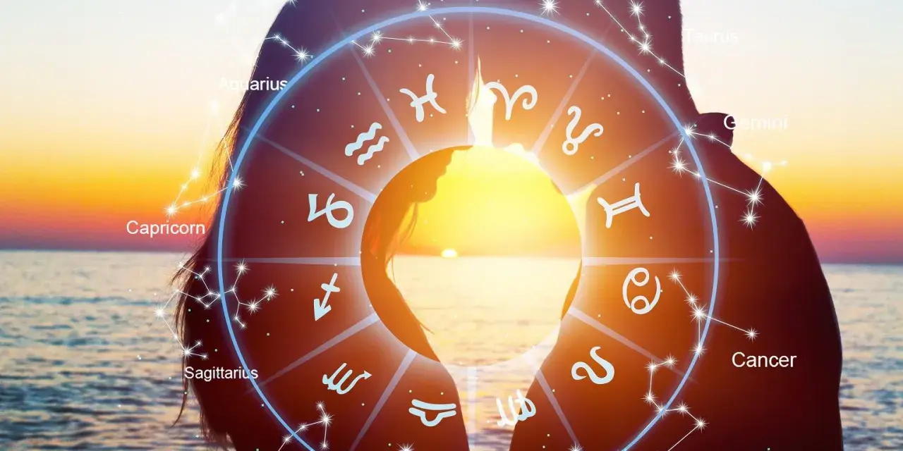 Zodiakalny krąg na tle zachodu słońca i sylwetek pary. Symbolika 2221 znaczenie w gwiazdach.