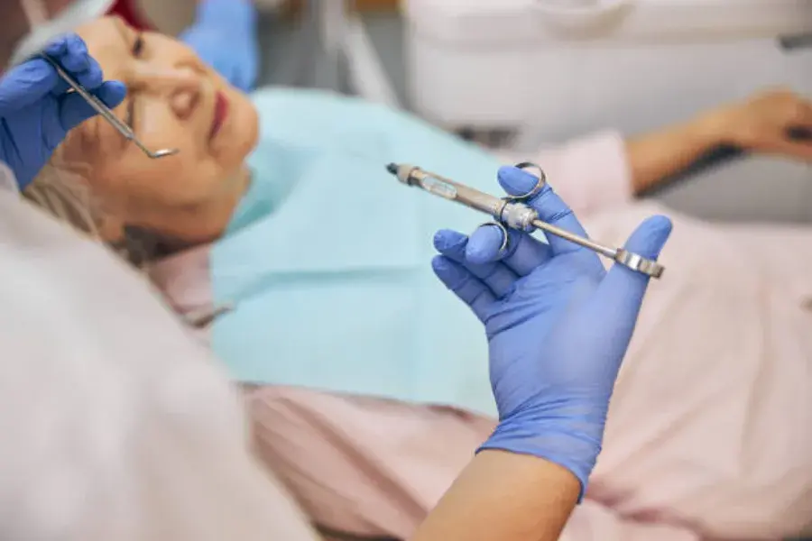 Znieczulenie u dentysty: Bez bólu? Cała procedura krok po kroku
