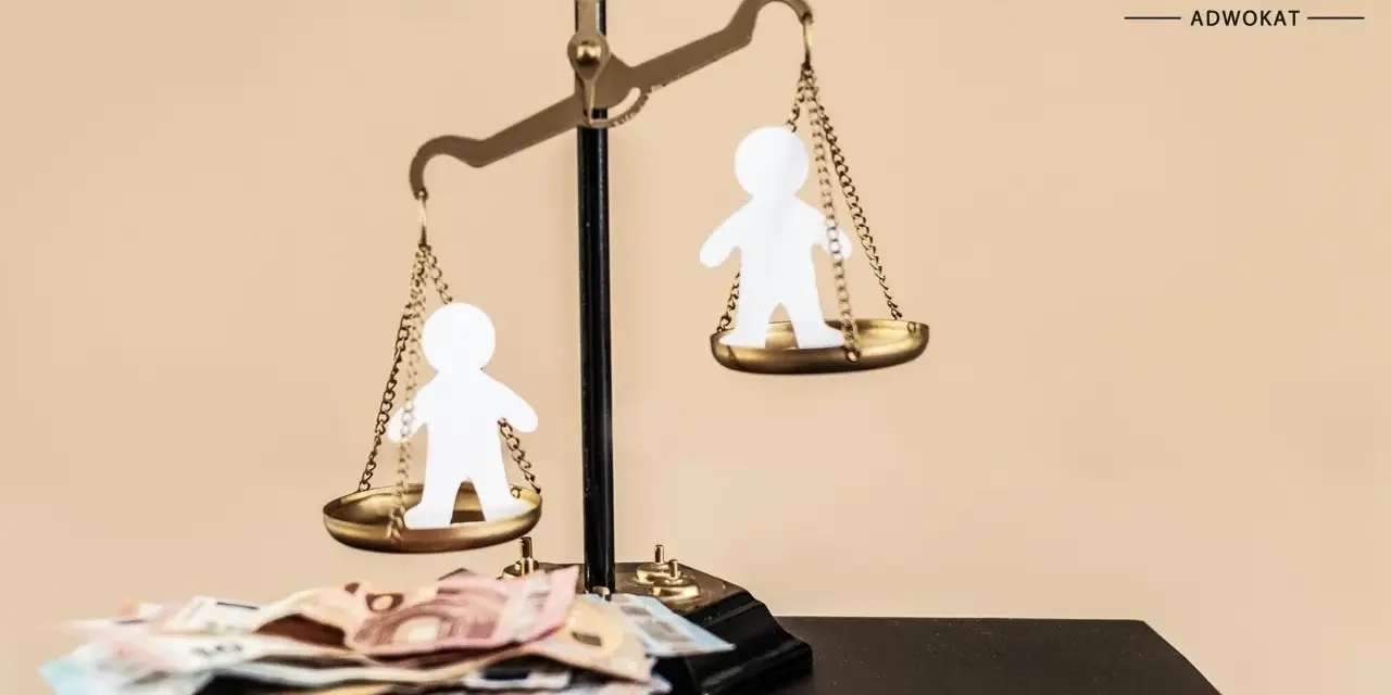 Waga szalkowa z papierowymi ludzikami i stosem pieniędzy. Gdy skarga pauliańska nie działa, prawo chroni wierzycieli.