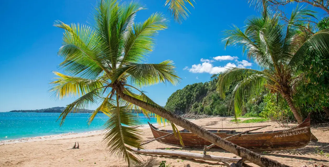 Rajska plaża na Nosy Be, kiedy jechać? Idealny czas to sucha pora, od maja do października.