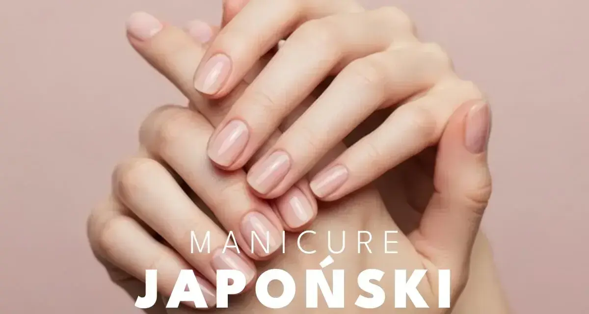 Delikatne dłonie z naturalnym połyskiem paznokci. Choć manicure japoński wady ma niewielkie, warto o nich wiedzieć przed zabiegiem.