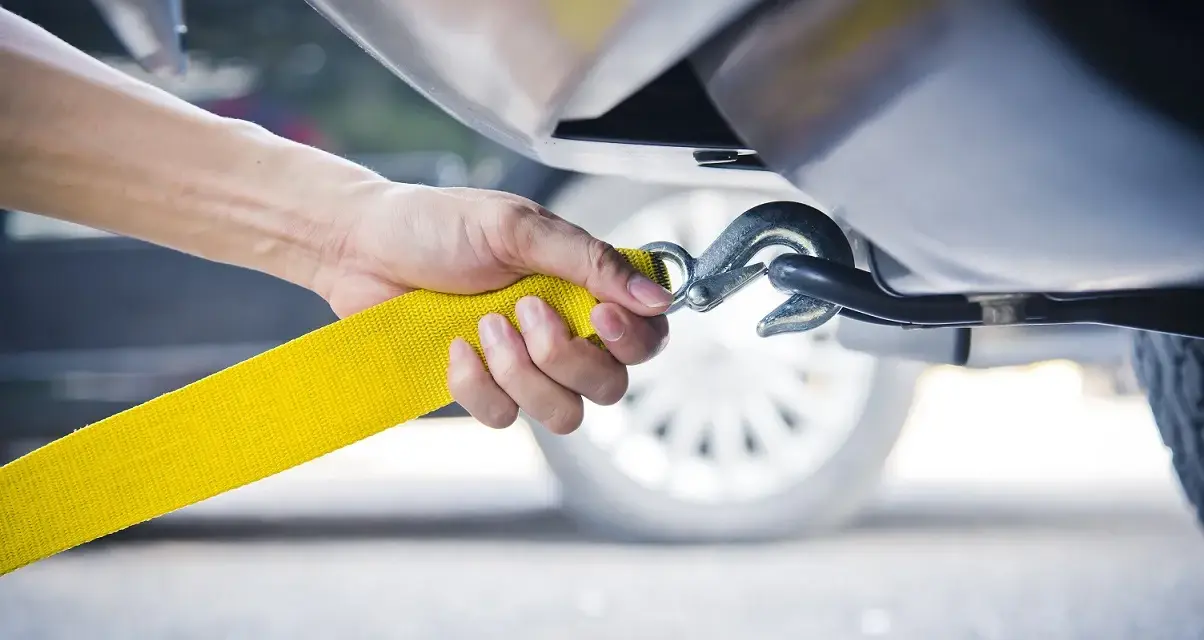 Jak holować automat? Bezpieczne zasady i unikanie uszkodzeń
