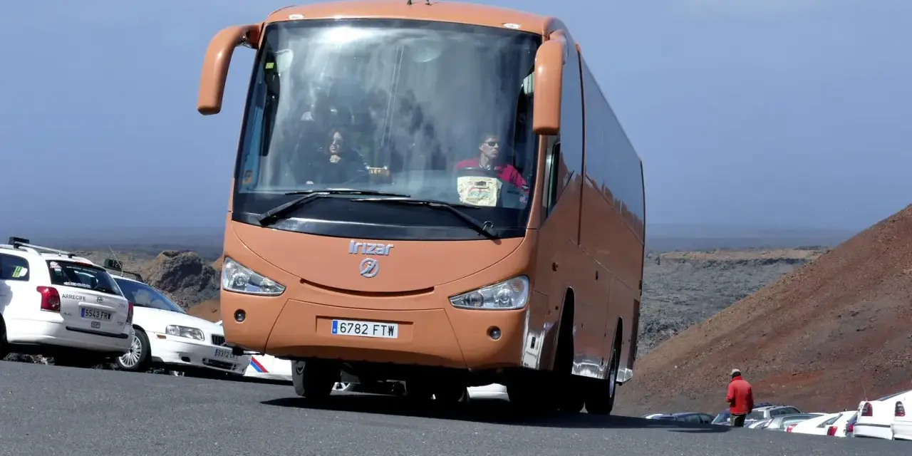 Autobus czy autokar? Rozwiewamy dylemat: różnice, przeznaczenie, wybór