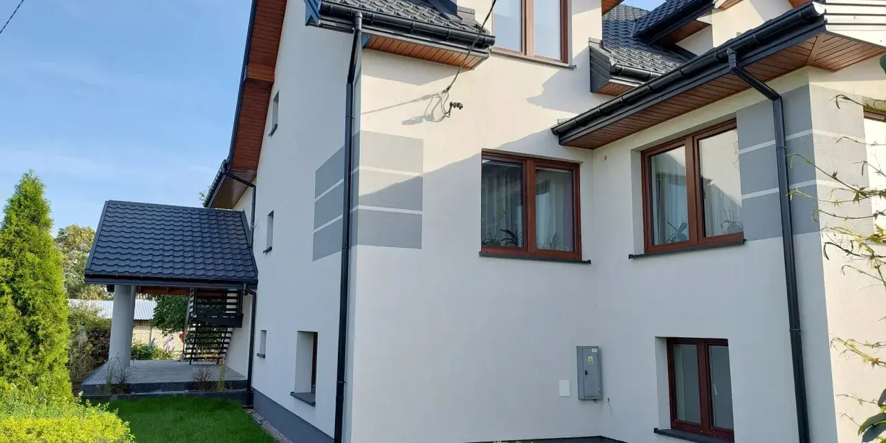 Grafitowy dach: Jaki kolor elewacji? Odkryj sekrety wyboru!