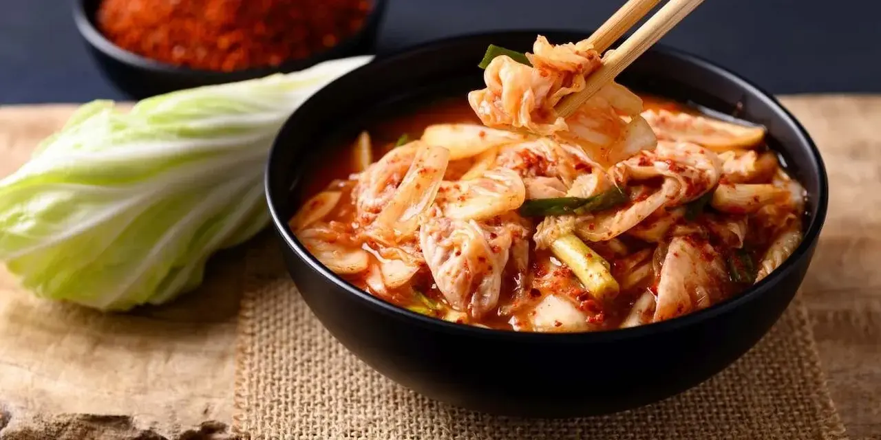 Z czym podawać kimchi? Klasyka i fusion na Twój stół!
