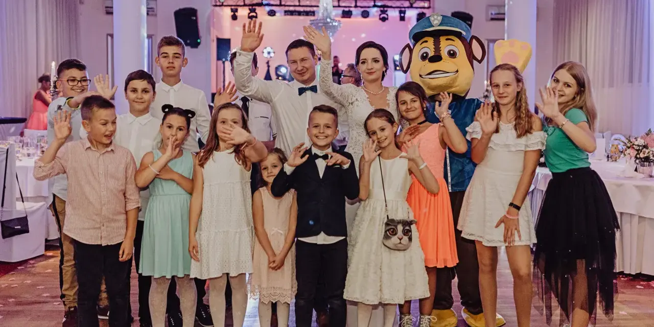Ile kosztuje animator dla dzieci na weselu? Sprawdź ceny i oferty