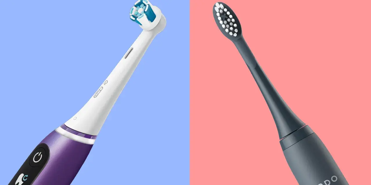 Fioletowa szczoteczka soniczna Oral-B iO obok grafitowej szczoteczki elektrycznej ORDO. Wybierz najlepszą dla siebie!