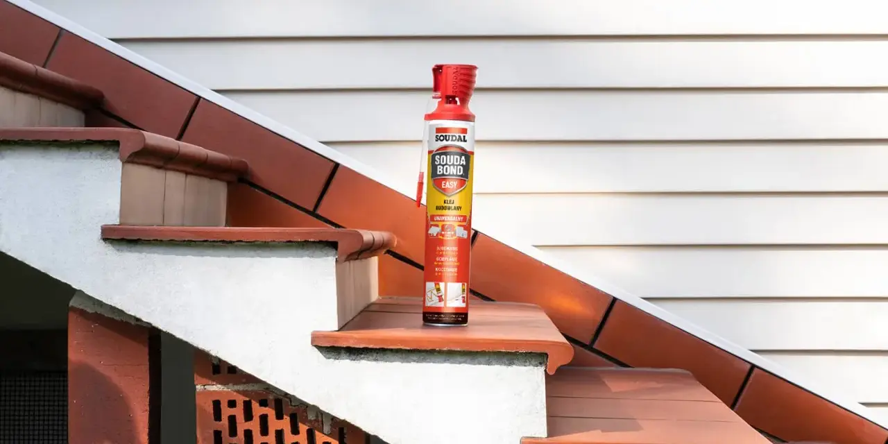 Soudal Soudabond Easy – idealny do mocowania stopni drewnianych do betonu. Szybko i trwale.