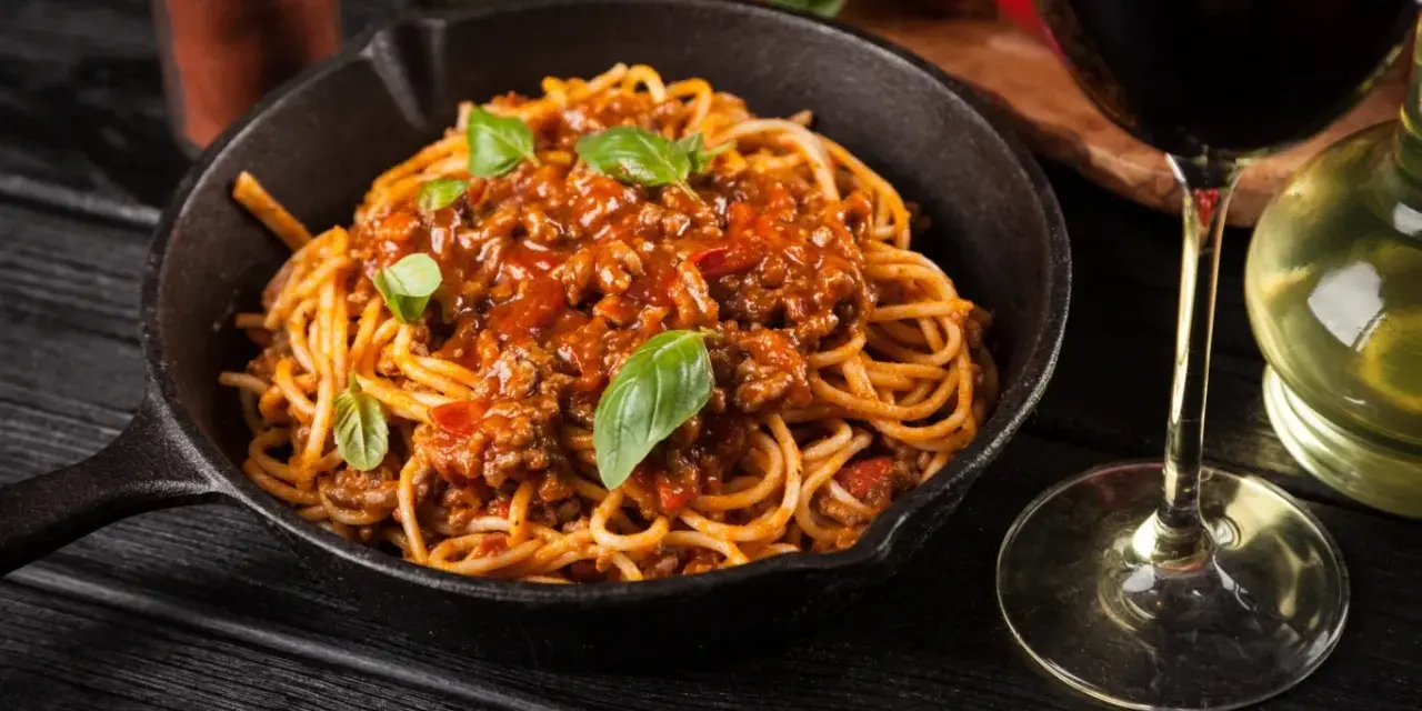 Spaghetti z mięsem mielonym: Sekrety idealnego smaku (Krok po kroku)