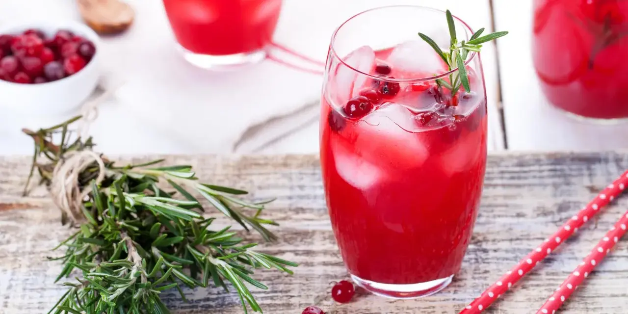 Drinki z sokiem żurawinowym: Wybór, przepisy, triki barmana